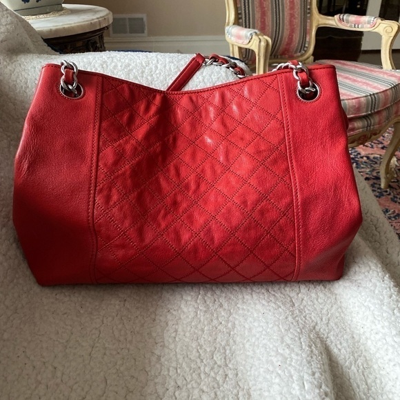 Tory Burch Fleming Distressed Leather Tote Cherry Apple - Picture 4 of 12